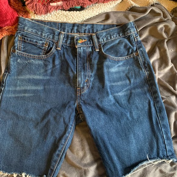 Levis gay pride cut off jeans, size 31. Rainbow button and tag, excellent cond - Picture 3 of 4